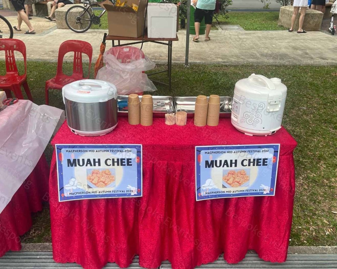 Live food station serving fresh treats